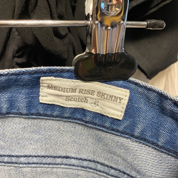 Mens Guess Jeans, Light Blue Wash, Size 31/30. - Picture 7 of 8